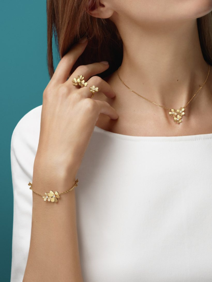 Frivole pendant with 3 flowers, miniature style